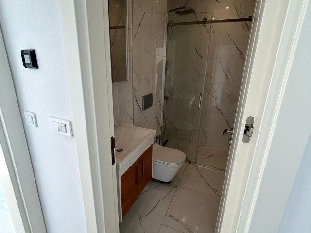 Penthouse u Tivtu sa privatnom krovnom terasom