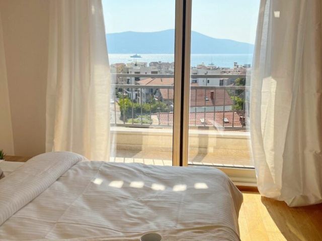 Penthouse with three bedrooms and sea view in Tivat