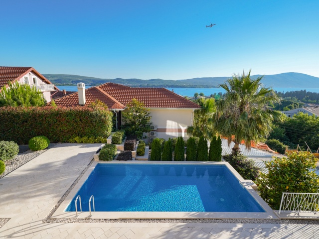 Luxurious villa with pool and sea view in Tivat