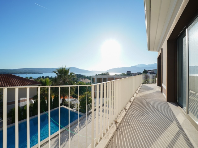 Luxurious villa with pool and sea view in Tivat