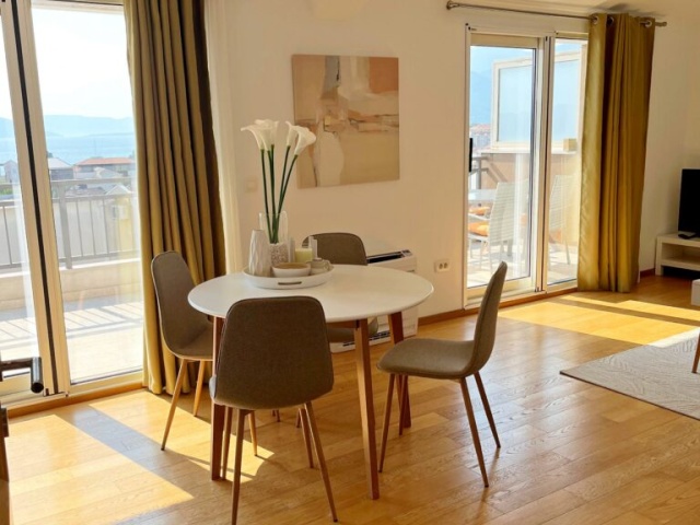 Penthouse with three bedrooms and sea view in Tivat