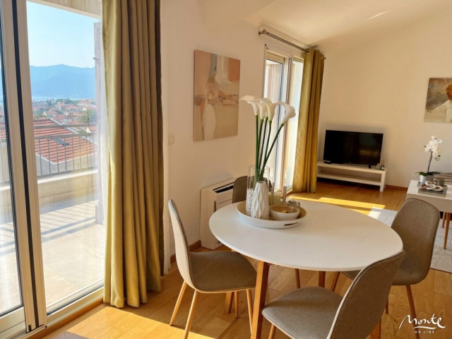 Penthouse with three bedrooms and sea view in Tivat