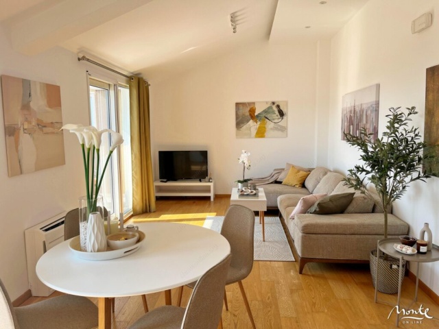 Penthouse with three bedrooms and sea view in Tivat