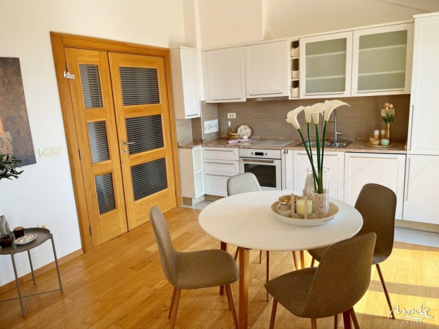 Penthouse with three bedrooms and sea view in Tivat