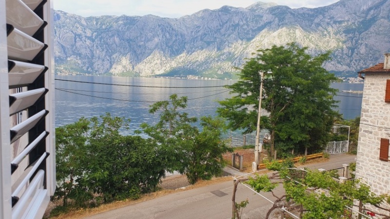 Дом на первой линии моря в Которе, Столив