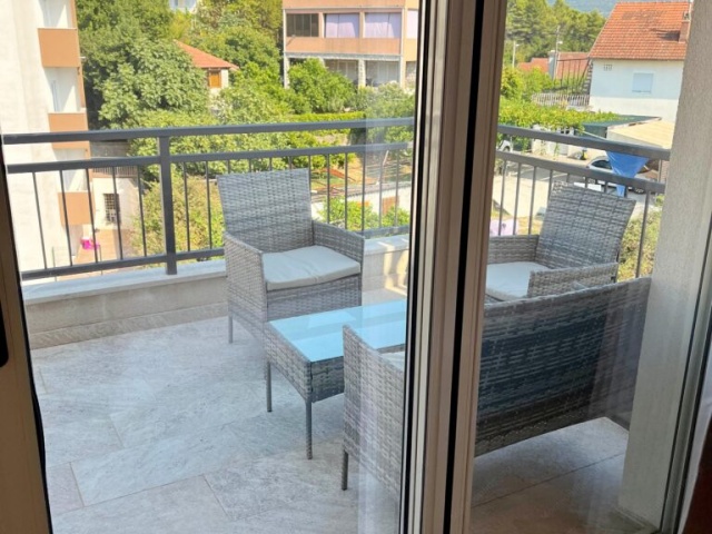 Penthouse with three bedrooms and sea view in Tivat