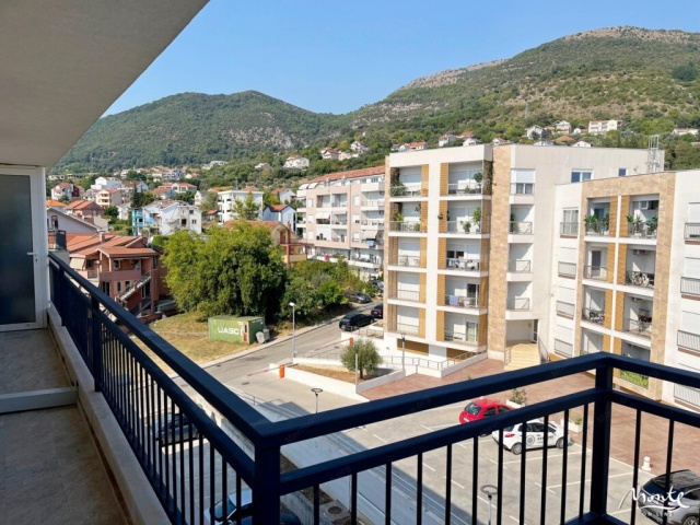 Penthouse with three bedrooms and sea view in Tivat