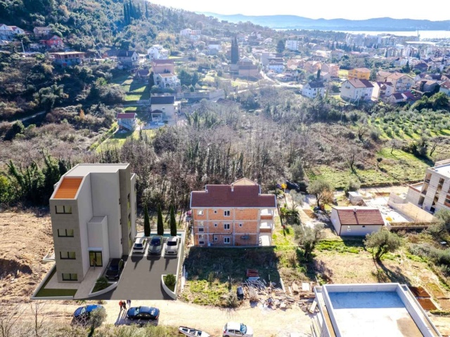 Stanovi u novoj zgradi sa bazenom u Tivtu