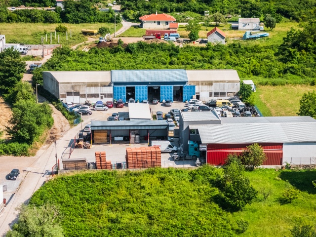 Prodaja placa sa hangarom u Radanovićima