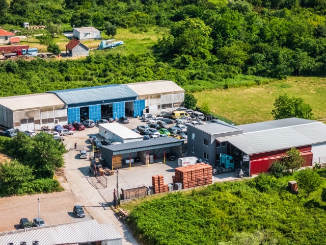 Prodaja placa sa hangarom u Radanovićima