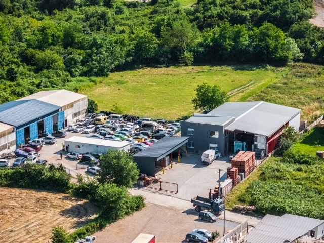 Prodaja placa sa hangarom u Radanovićima