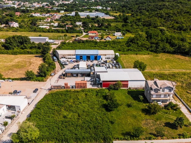 Prodaja placa sa hangarom u Radanovićima