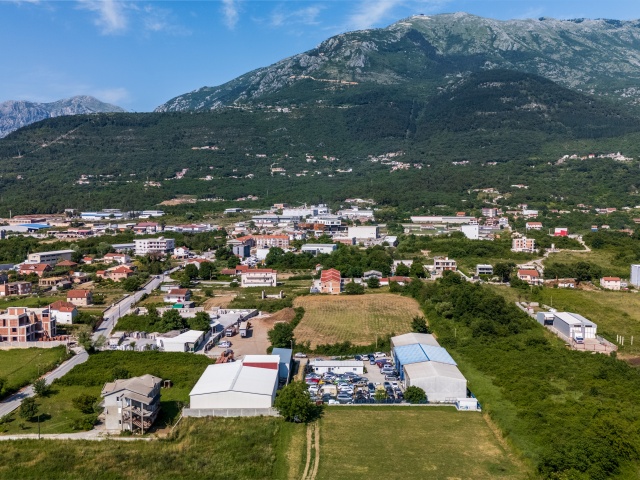 Prodaja placa sa hangarom u Radanovićima