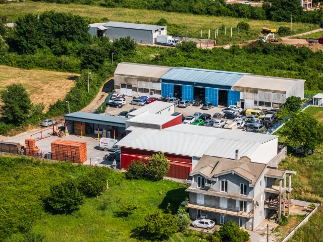 Prodaja placa sa hangarom u Radanovićima