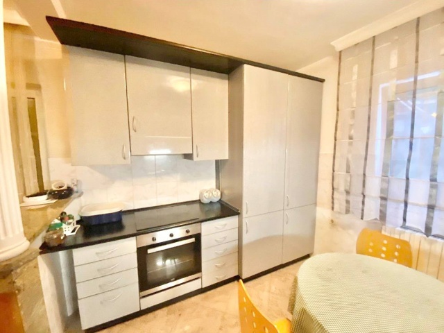 House with swimming pool close to the center of Tivat