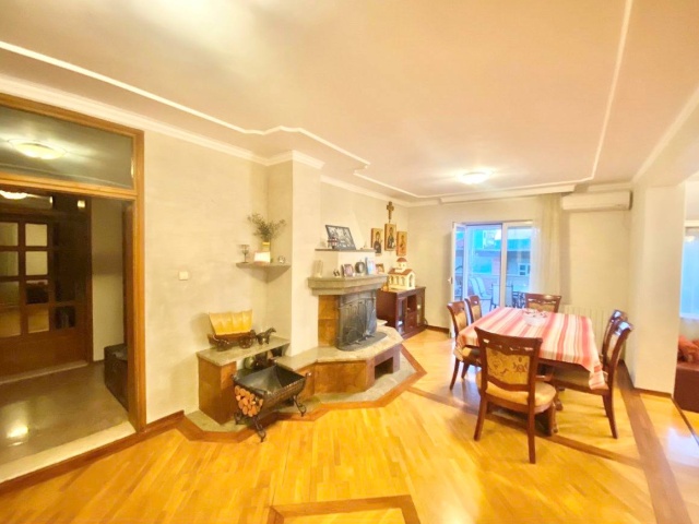House with swimming pool close to the center of Tivat