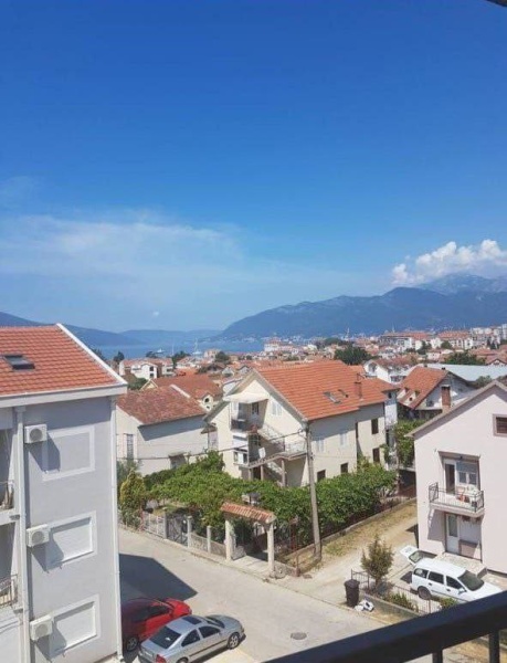 Three bedroom apartment with sea view near the center of Tivat
