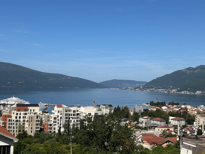 New two-bedroom apartment with sea view in Tivat