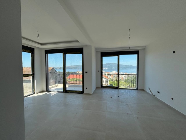 New two-bedroom apartment with sea view in Tivat