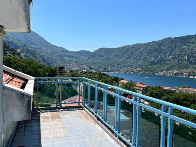 Dvosoban dupleks sa panoramskim pogledom na more u Dobroti