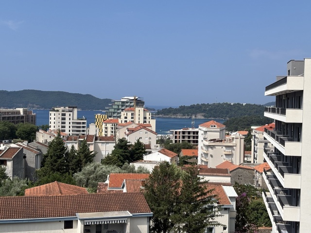 DOBRA VREDNOST! Dvosoban stan sa pogledom na more u Becicima