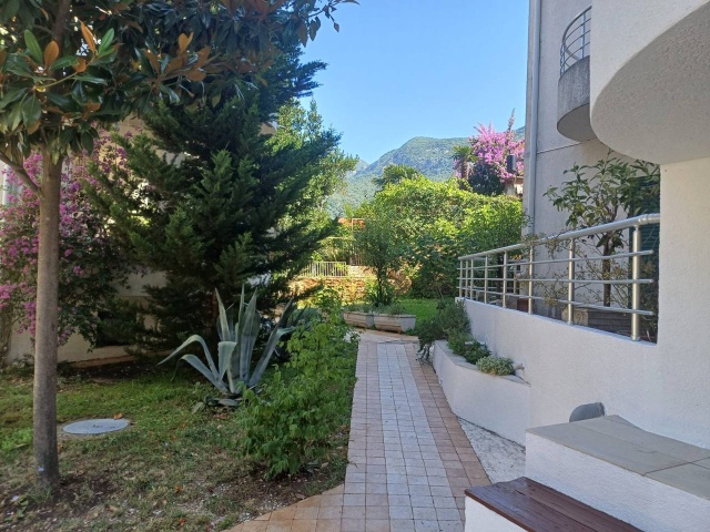 Spacious apartment 130 m2 with sea view in Risan, Kotor