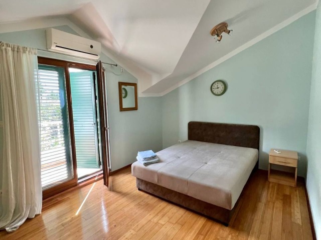 Spacious apartment 130 m2 with sea view in Risan, Kotor