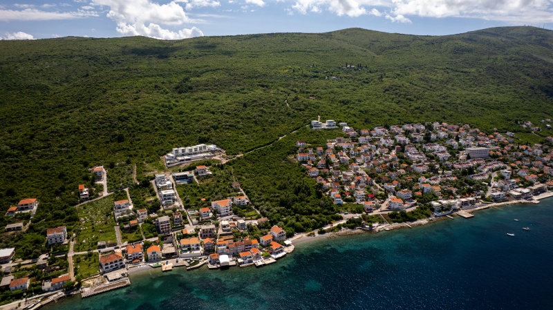 Moderna vila sa  bazenom i panoramskim pogledom na more