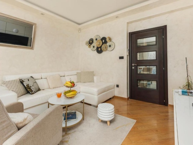 ZU VERMIETEN! Zwei-Zimmer-Wohnung in Kotor