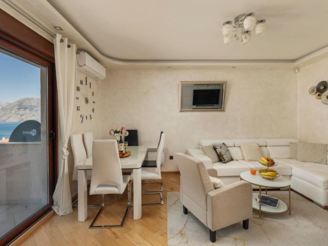 ZU VERMIETEN! Zwei-Zimmer-Wohnung in Kotor