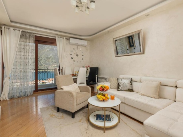 ZU VERMIETEN! Zwei-Zimmer-Wohnung in Kotor
