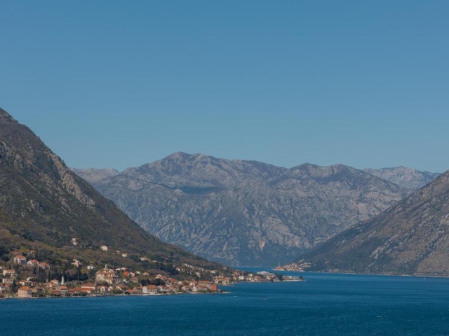 ZU VERMIETEN! Zwei-Zimmer-Wohnung in Kotor