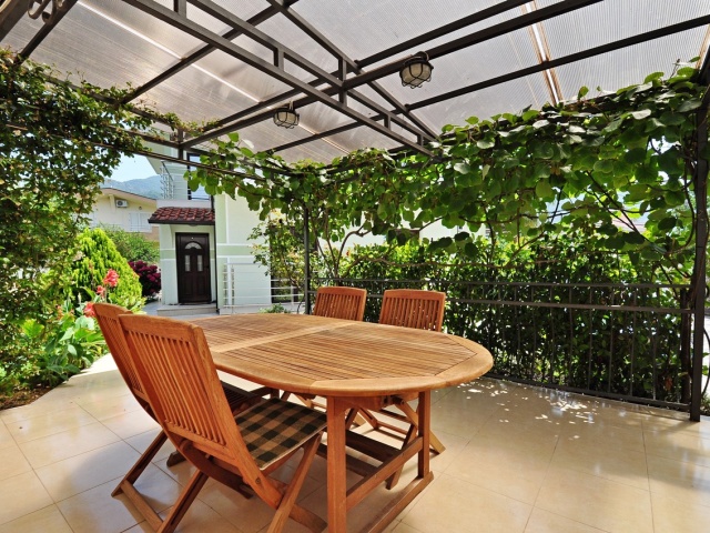 Einmaliges Angebot! Einfamilienhaus in der Nähe des Meeres und Porto Montenegro