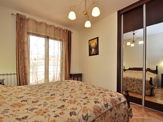 Einmaliges Angebot! Einfamilienhaus in der Nähe des Meeres und Porto Montenegro