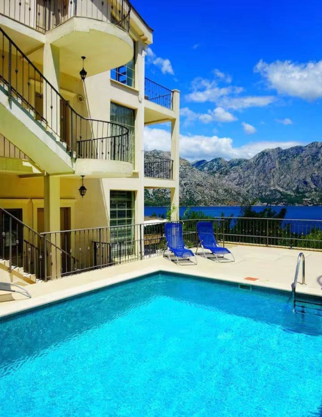 Wohnung mit Meerblick + Garagenplatz in Kotor, Prcanj