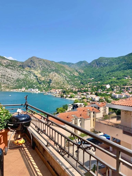 HEISSES ANGEBOT! Wohnung mit Meerblick in Kotor, Risan
