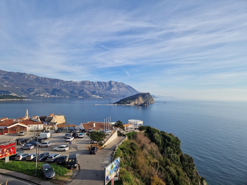 Zwei-Zimmer-Wohnung mit Panoramablick auf das Meer in Budva