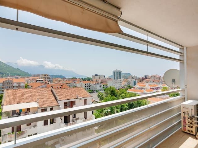 Zwei-Zimmer-Wohnung im Zentrum von Budva