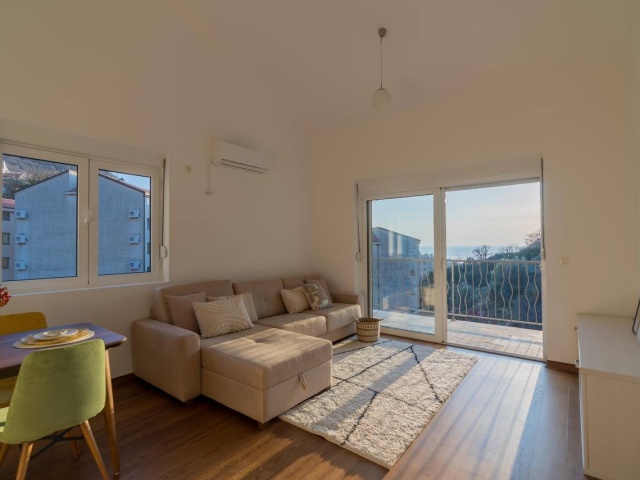 Modern two-bedroom apartment with sea view