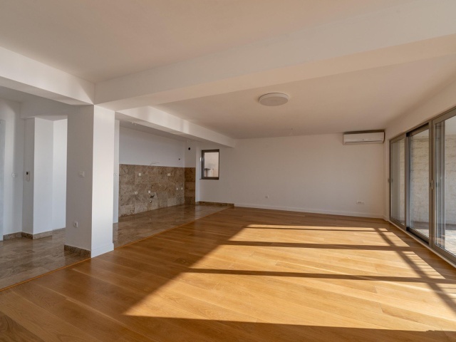 Three-bedroom penthouse with panoramic sea view
