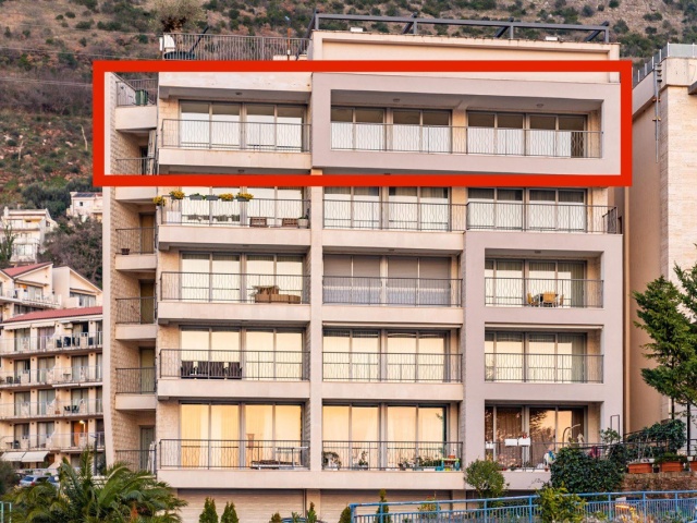 Three-bedroom penthouse with panoramic sea view