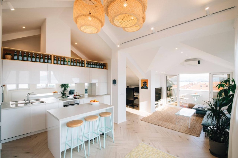 Penthouse with sea view in the very center of Tivat