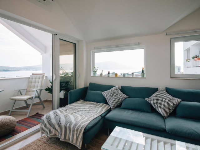 Penthouse with sea view in the very center of Tivat