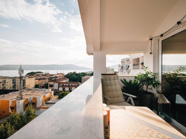 Penthouse with sea view in the very center of Tivat