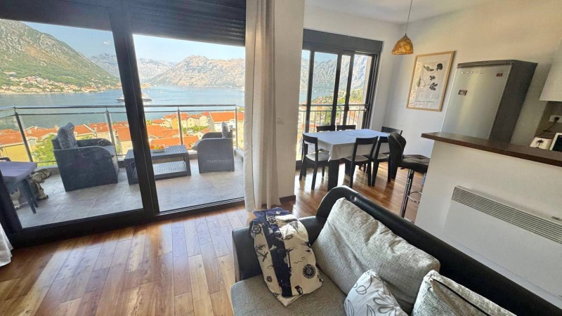Zwei-Zimmer-Wohnung mit Meerblick in Kotor