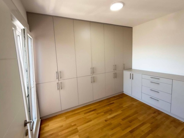 Dvosoban stan u Tivtu sa pogledom na more + garažno mesto