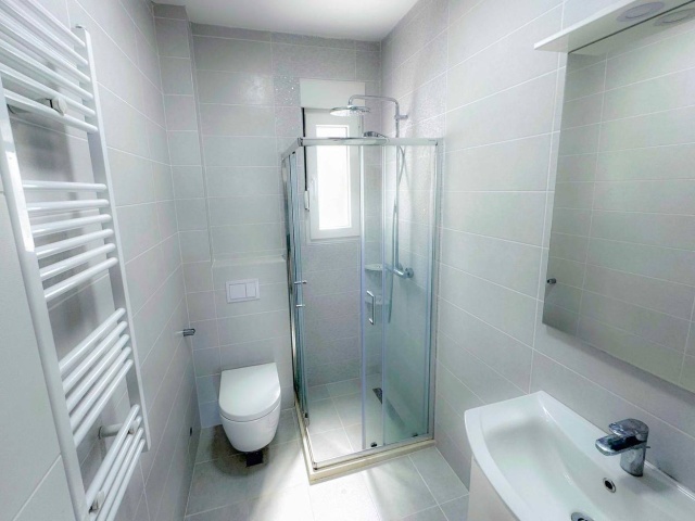 Dvosoban stan u Tivtu sa pogledom na more + garažno mesto