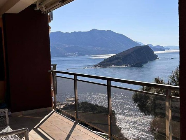 Zwei-Zimmer-Wohnung mit Panoramablick auf das Meer in Budva