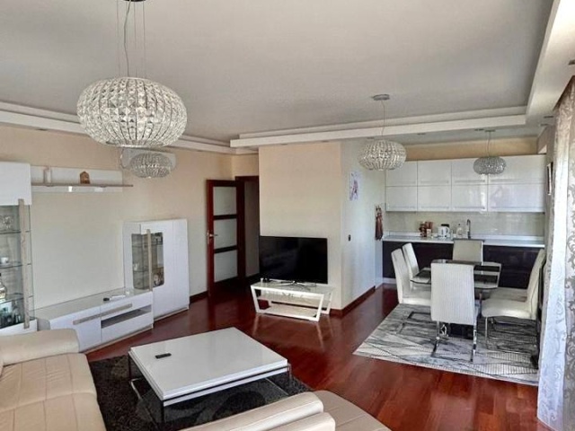 Zwei-Zimmer-Wohnung mit Panoramablick auf das Meer in Budva