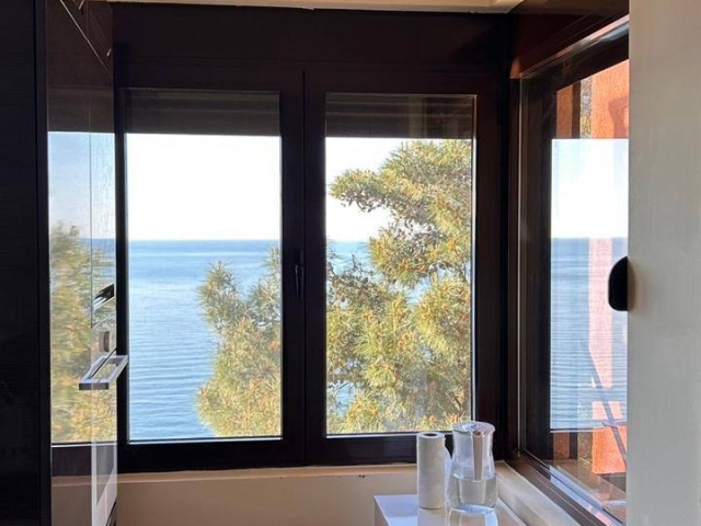 Zwei-Zimmer-Wohnung mit Panoramablick auf das Meer in Budva